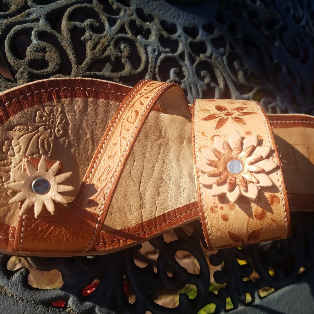 Sandals - Picture 2 of 5